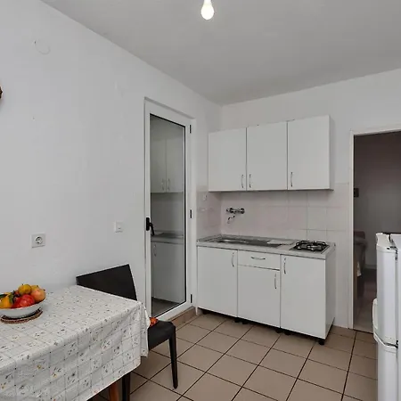 Apartment Robinzon Milivoj Bogomolje