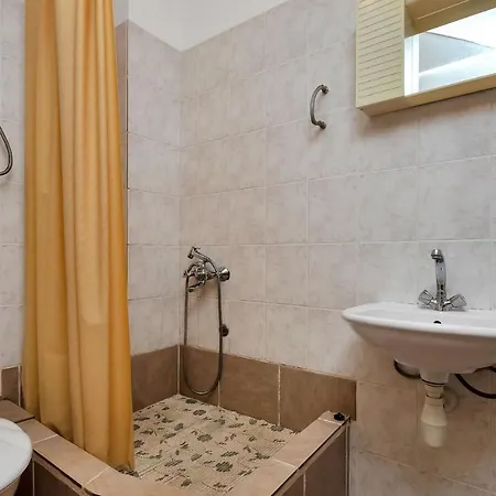 Apartment Robinzon Milivoj Bogomolje
