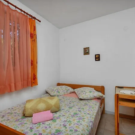 Apartment Robinzon Milivoj Bogomolje